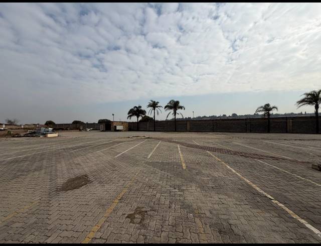8,000M² INDUSTRIAL YARD TO LET IN COMMERCIA